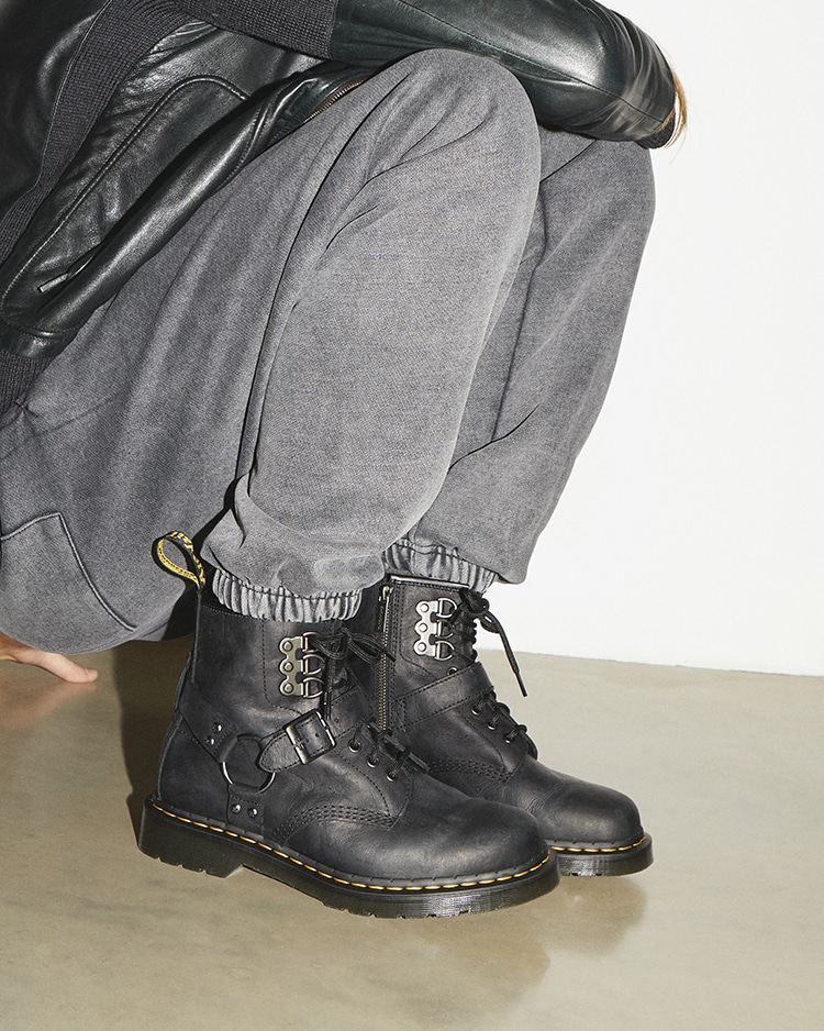 1460 ハードウェア ８ ホール ブーツ | ドクターマーチン公式オンラインショップ｜Dr.Martens