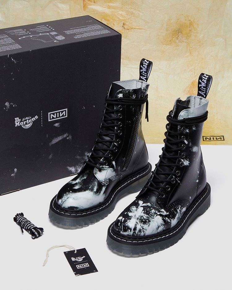 1490 NIN 10 ホール ブーツ | ドクターマーチン公式オンラインショップ｜Dr.Martens