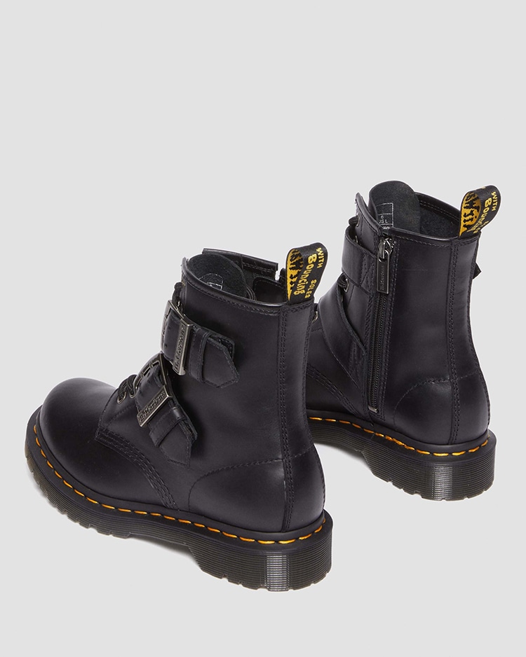 ブラック系黒色柄ドクターマーチン Dr.Martens 8ホールブーツ US 8 レディース25.0cm /saa009441