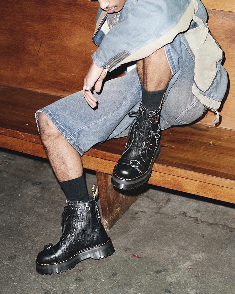 Dr.Martens JADON HARDWARE 8 ホール ブーツBLACK - ブーツ