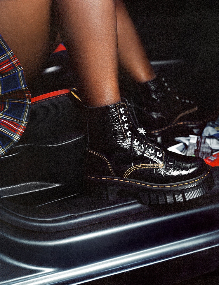 Heaven By Marc Jacobs Audrick 8 ホール ブーツ ドクターマーチン公式オンラインショップ Dr Martens