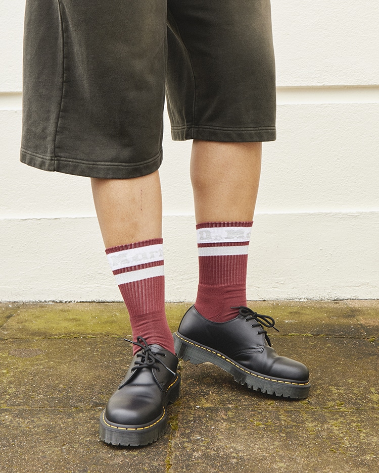 Dr. Martens アスレティック ロゴ ソックス CHERRYRED ディティール画像1