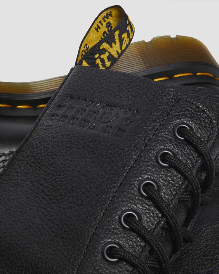 1490 TWIST MM6 10 ホール ブーツ | ドクターマーチン公式オンラインショップ｜Dr.Martens