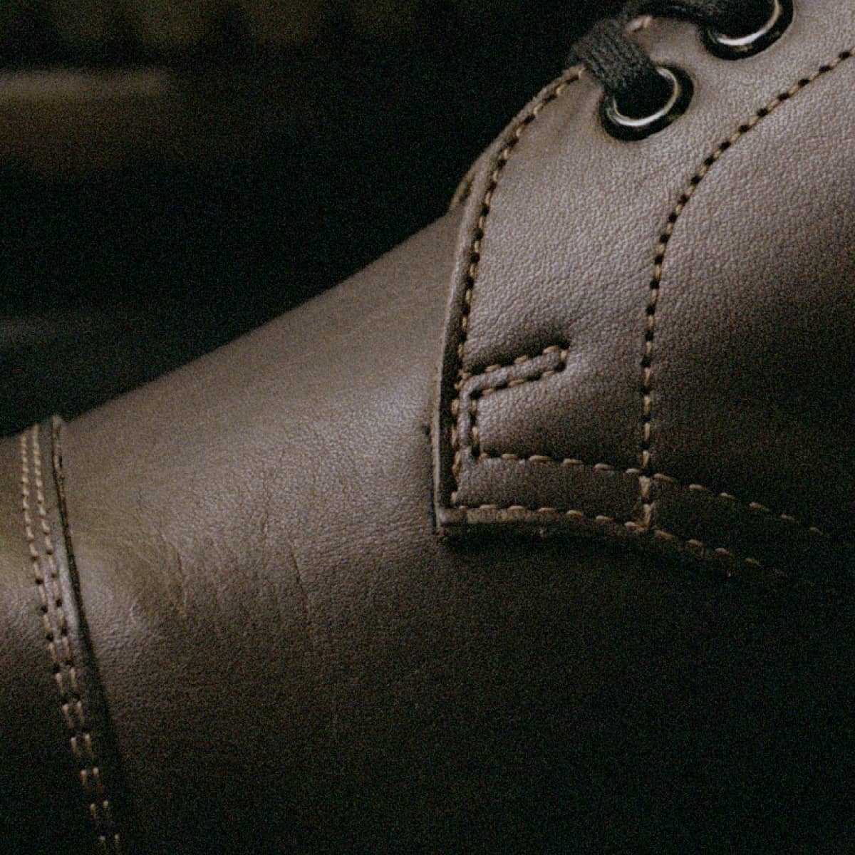 mhl POSTAL 4 ホール シューズ (BLACK)