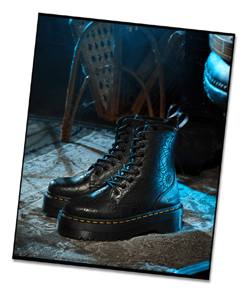 芸能人愛用のおすすめ最新情報 DR. MARTENS x WEDNESDAY｜ 靴