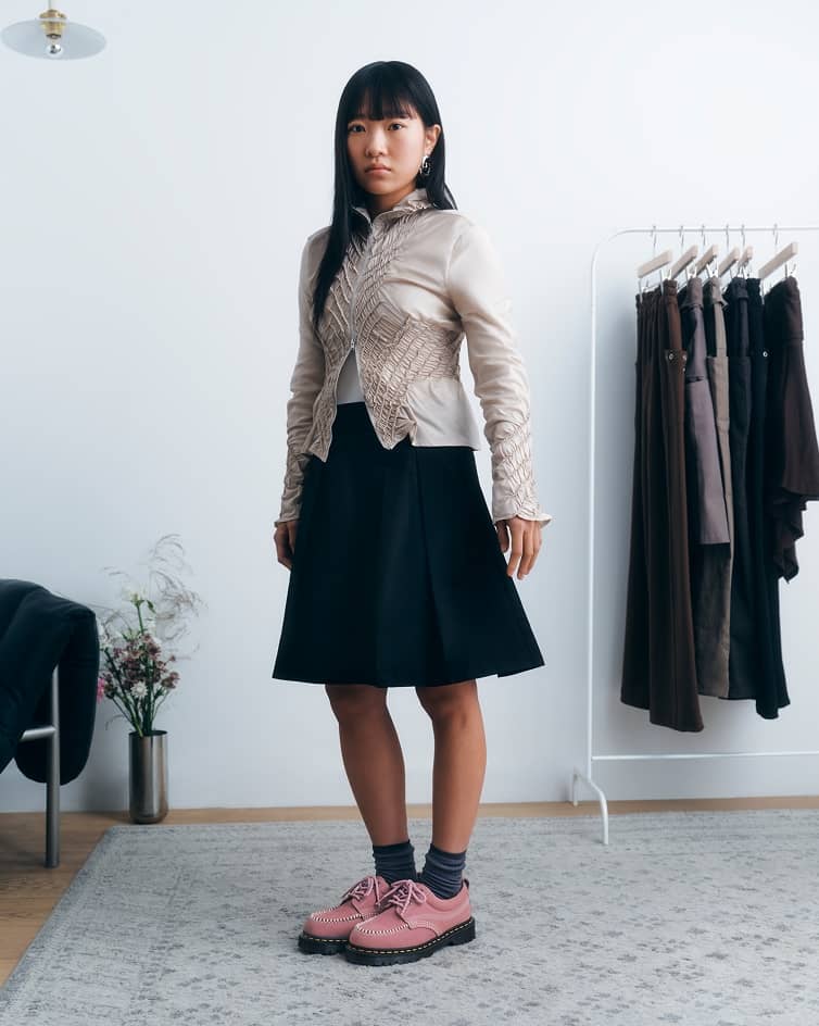 淡いピンクの毛足の短いダスティーローズヌバック