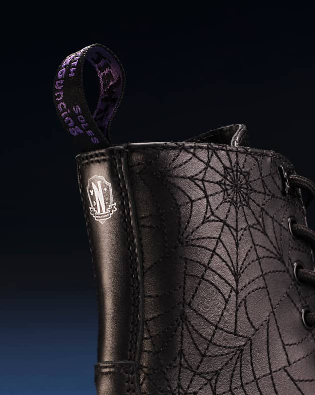 ネヴァーモア・アカデミーの紋章