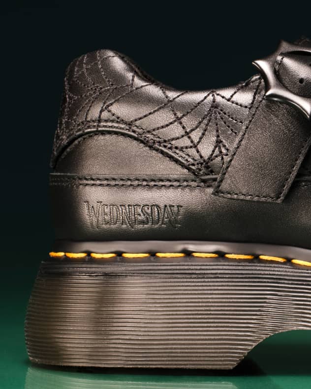 「Wednesday」のデボスロゴ