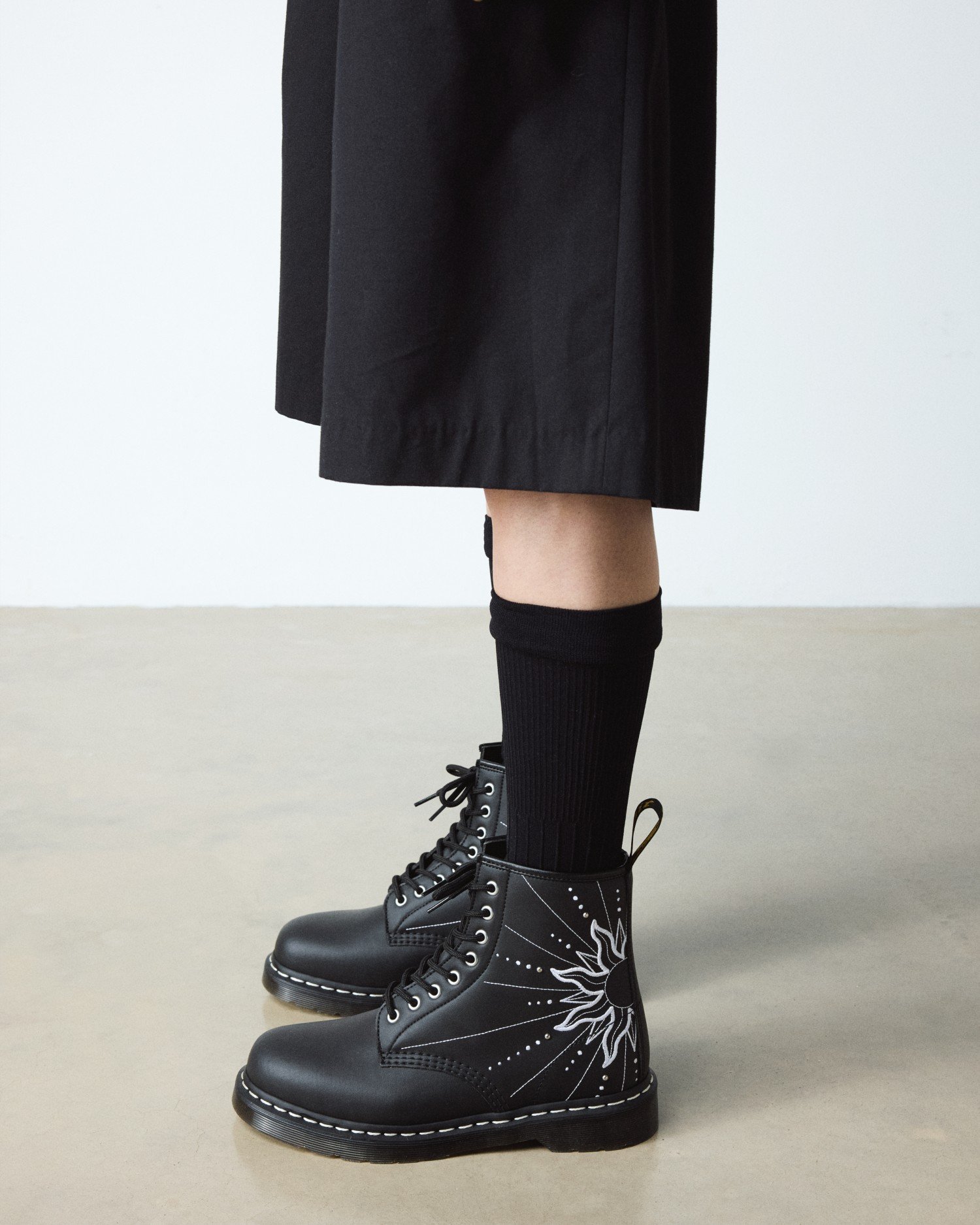 1460 SOLAR FLARE 8 ホール ブーツ image number 1