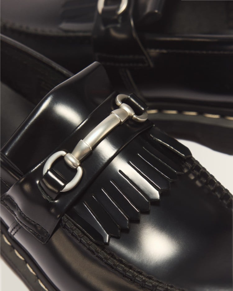 ADRIAN SNAFFLE グレーステッチ タッセル ローファー image number 1