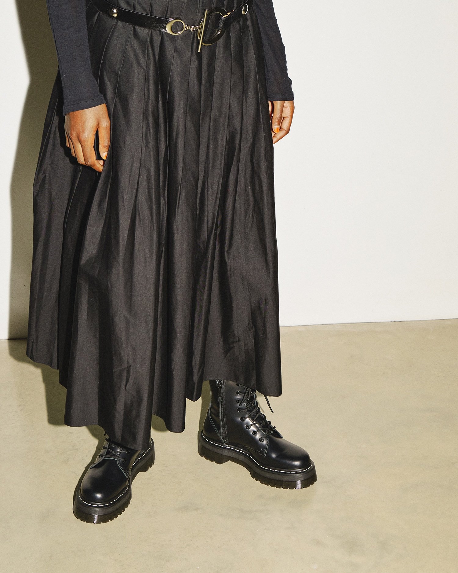 【日本限定】JADON ホワイトステッチ 8 ホール ブーツ image number 1